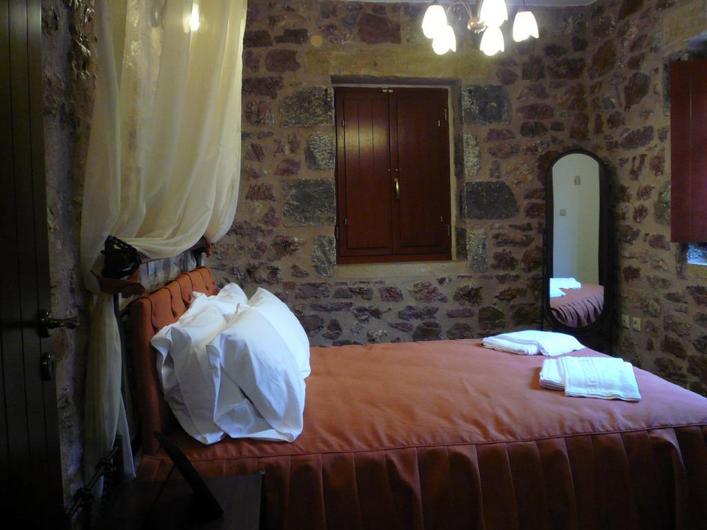 Xenonas Thalis Hotel Skoutarion Room photo